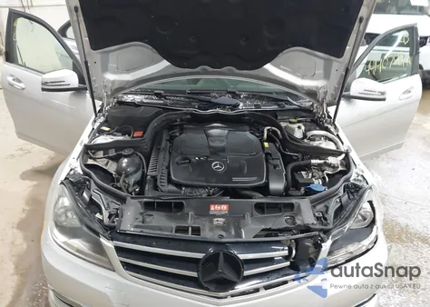 2014 Mercedes-Benz C 300 Sport 4Matic z USA, uszkodzony, nr VIN WDDGF8AB4EG171365